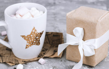 banner-beverage-bow-box-cardboard-celebration-chocolate-christmas-coffee-cookie-copy-space-cozy-cup_t20_nRVBXg (1)